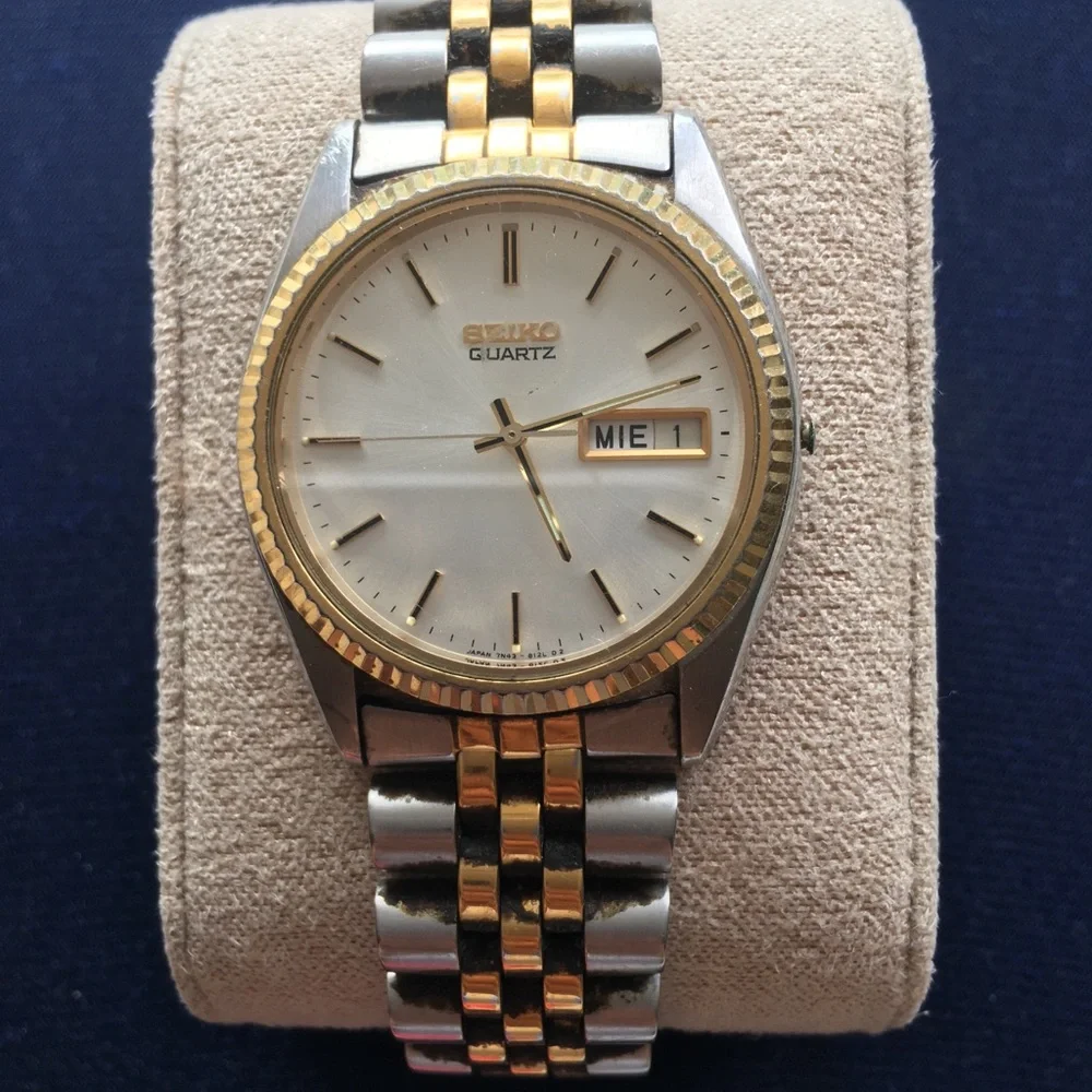 Classic Two-Tone Gold and Silver Men’s Quartz Watch - Brand: Seiko